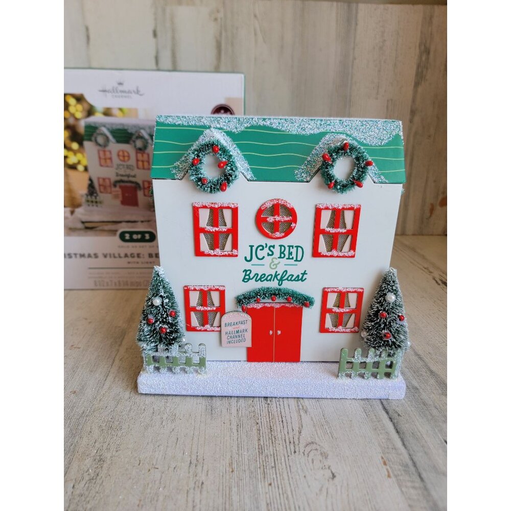 Hallmark Bed Breakfast Christmas Village‎ house light up Xmas decor